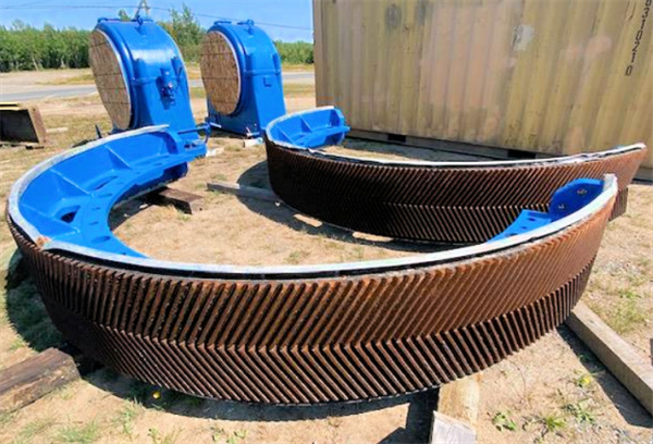Dominion 10.5' X 14' (3.2m X 4.3m) Ball Mill With 800 Hp (597 Kw) Motor)